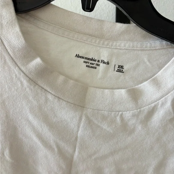 Abercrombie & Fitch White Relaxed Tee - Picture 2 of 4